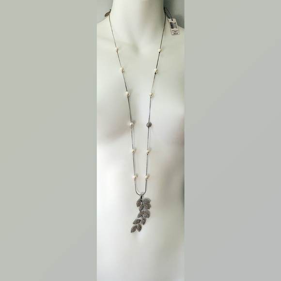 Chico's Laurel Leaf Silvertone and Pearl Necklace New with Tags - Picture 1 of 5